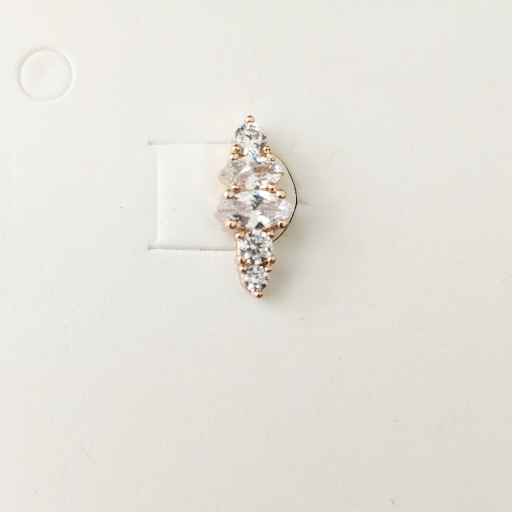 NWT Banana Republic Dainty Studs - Picture 4 of 4